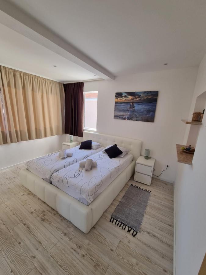 Bruno'S Poolside Apartments - Near Beach Trogir Exteriér fotografie