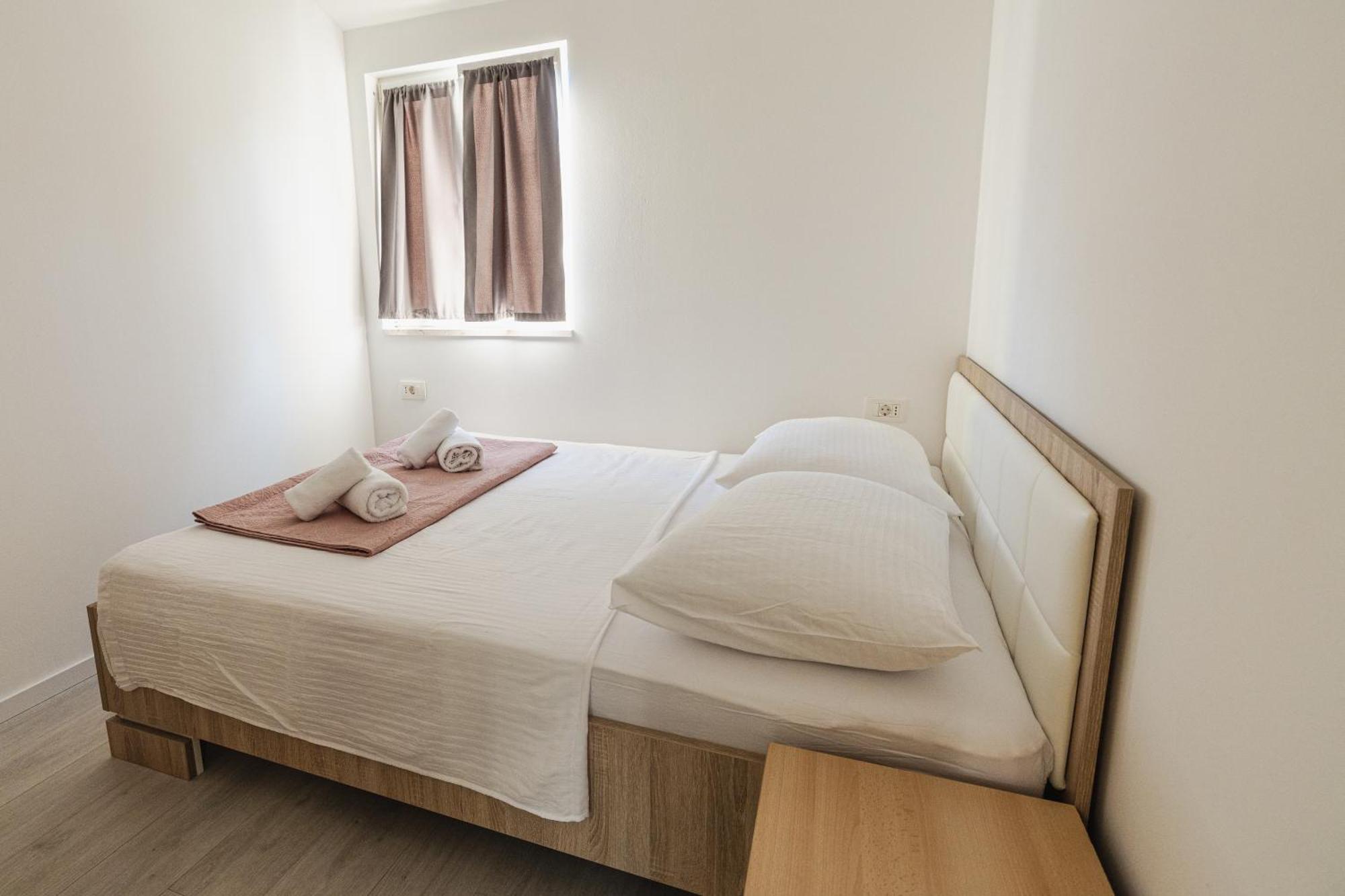 Bruno'S Poolside Apartments - Near Beach Trogir Exteriér fotografie