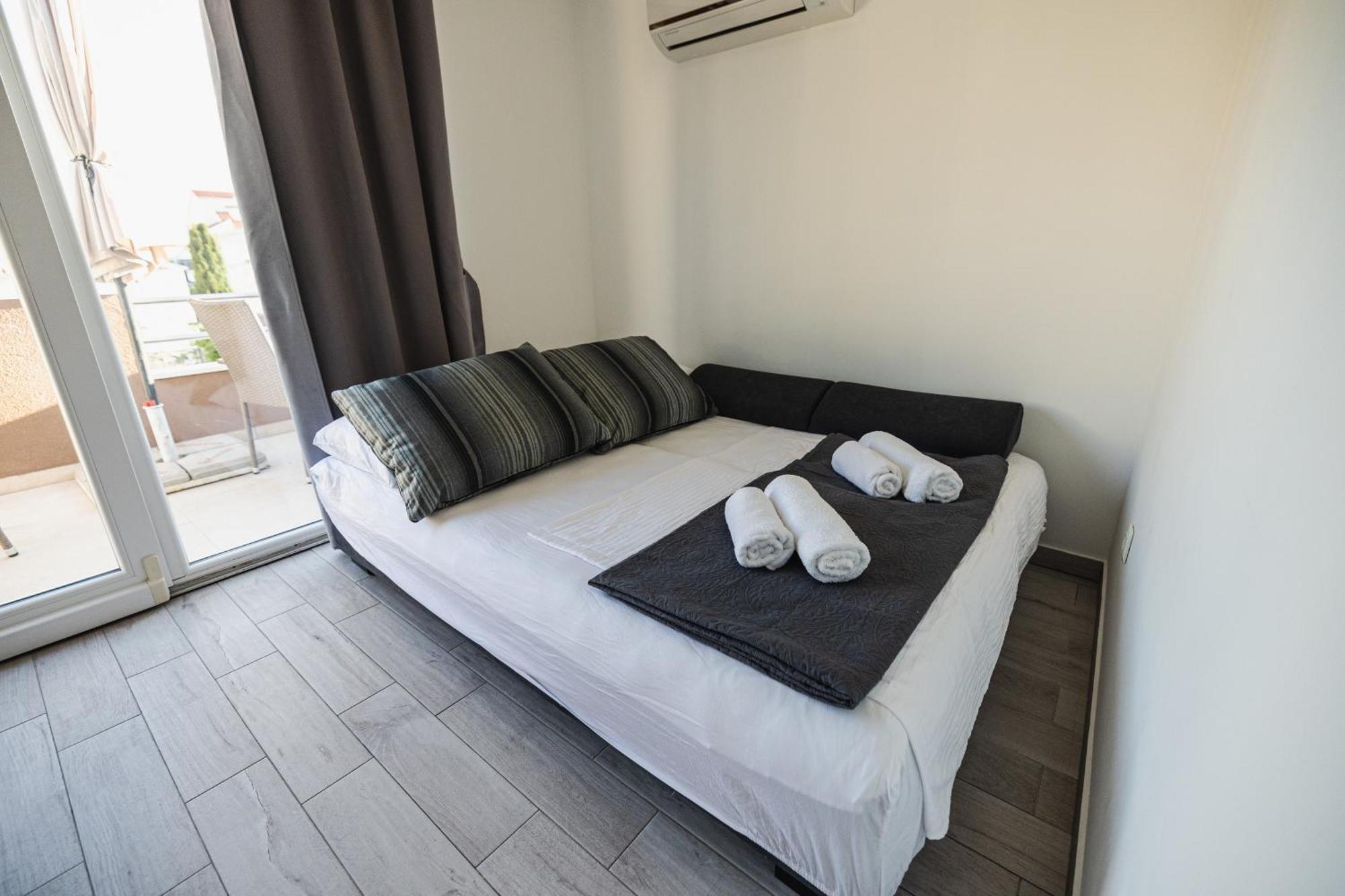 Bruno'S Poolside Apartments - Near Beach Trogir Exteriér fotografie