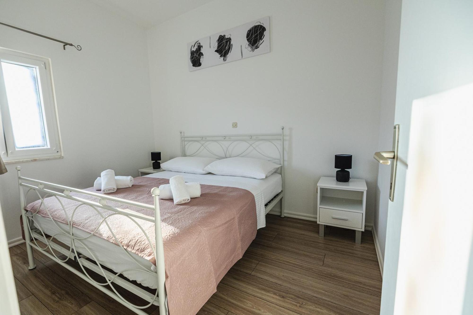 Bruno'S Poolside Apartments - Near Beach Trogir Exteriér fotografie