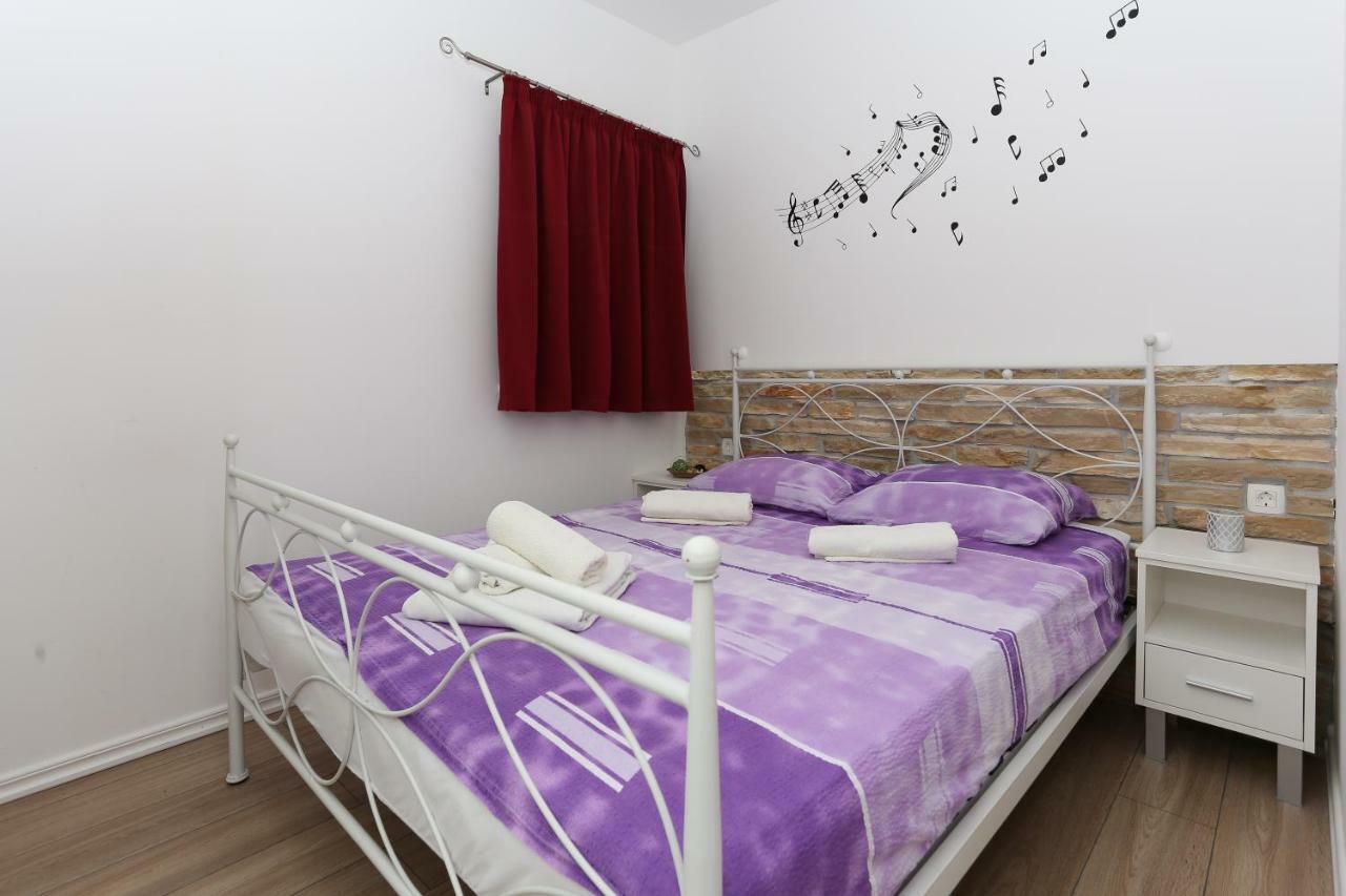 Bruno'S Poolside Apartments - Near Beach Trogir Exteriér fotografie