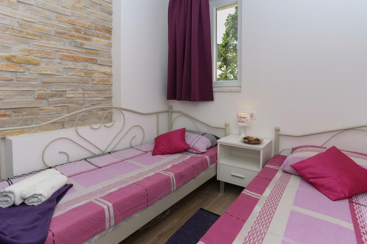Bruno'S Poolside Apartments - Near Beach Trogir Exteriér fotografie